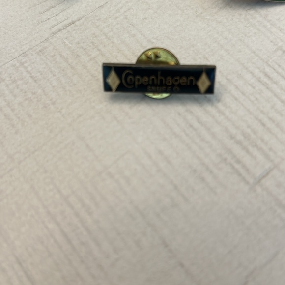 Vintage tobacco pins - Picture 3 of 7